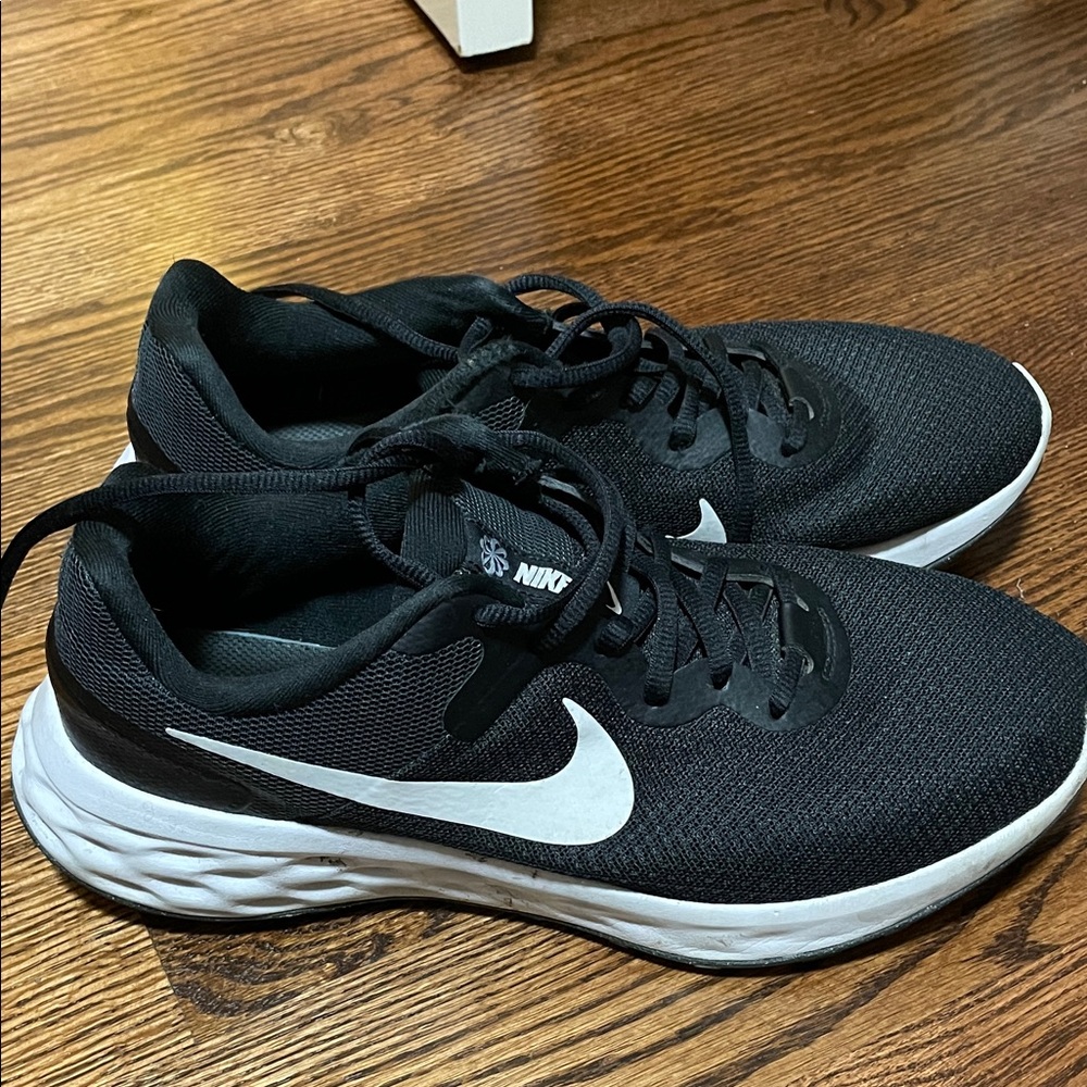 Nike Black and White Running Shoes